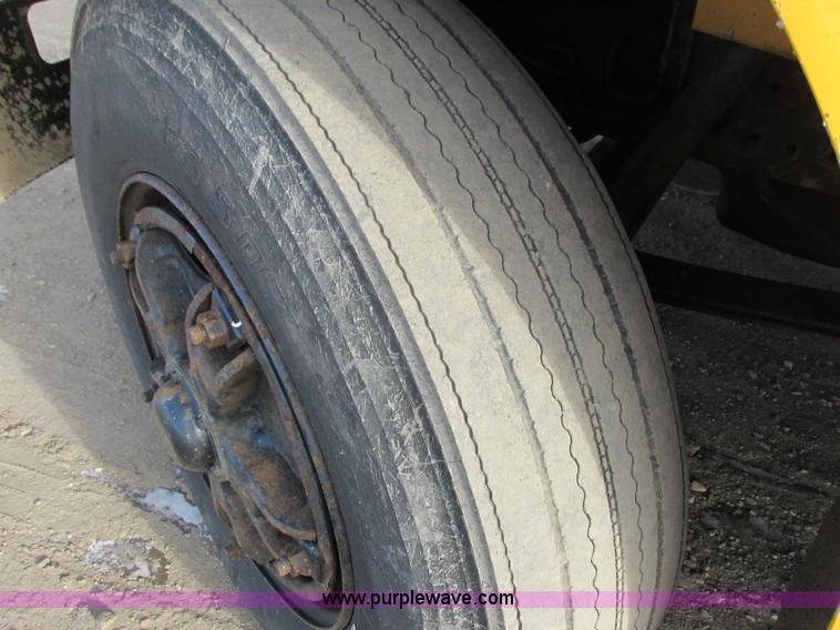 image for item I3812 1999 International 3800 Thomas Built bus