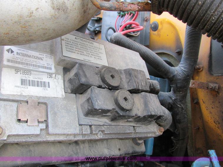 image for item I3812 1999 International 3800 Thomas Built bus