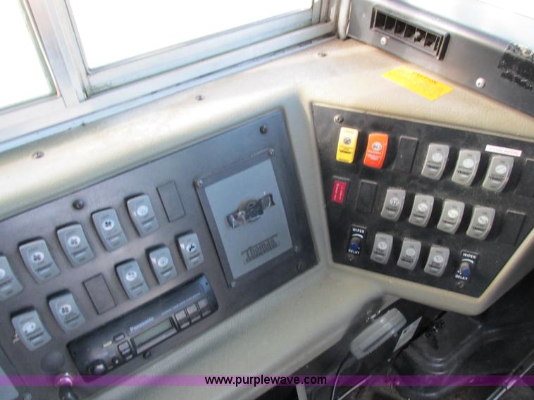 image for item I3812 1999 International 3800 Thomas Built bus