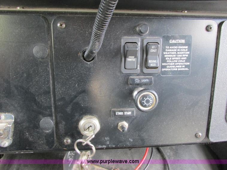 image for item I3812 1999 International 3800 Thomas Built bus