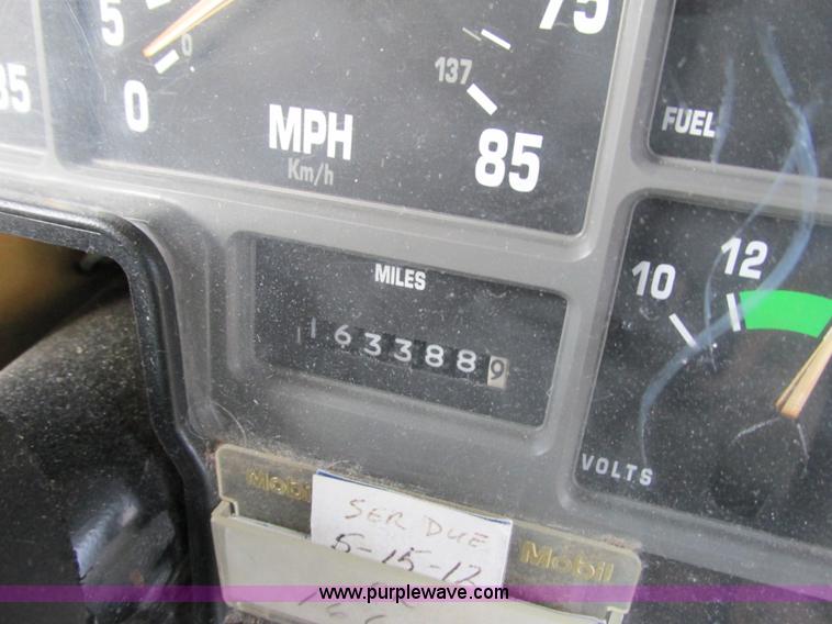 image for item I3812 1999 International 3800 Thomas Built bus