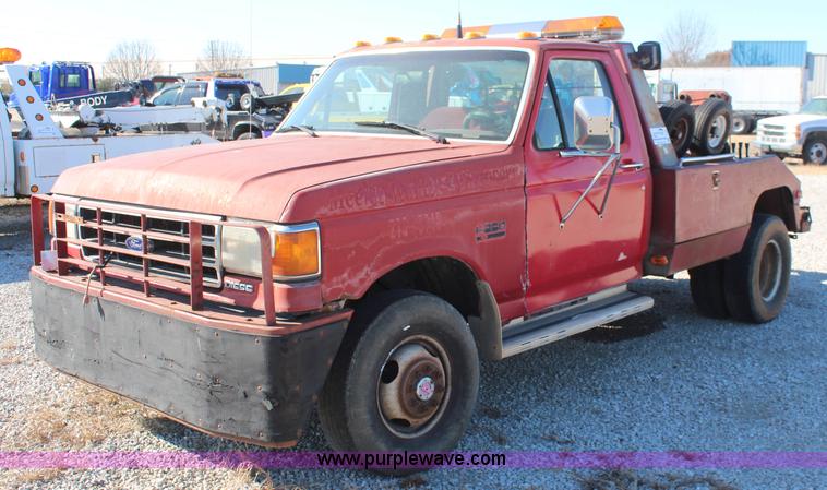 image for item I5939 1990 Ford F350 XLT tow truck