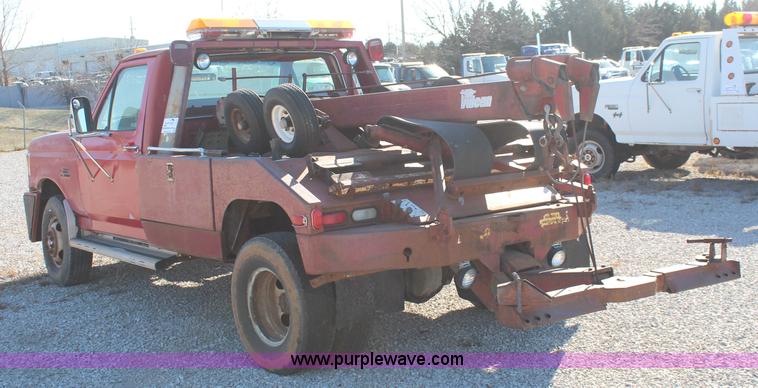image for item I5939 1990 Ford F350 XLT tow truck