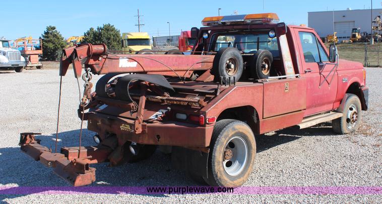 image for item I5939 1990 Ford F350 XLT tow truck