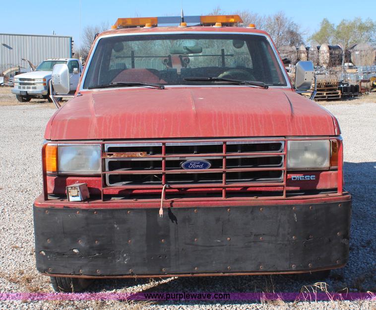 image for item I5939 1990 Ford F350 XLT tow truck