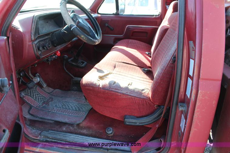 image for item I5939 1990 Ford F350 XLT tow truck