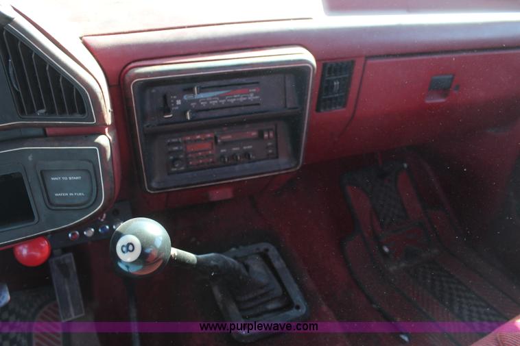 image for item I5939 1990 Ford F350 XLT tow truck