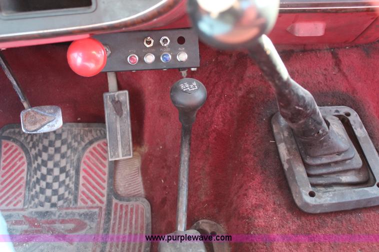 image for item I5939 1990 Ford F350 XLT tow truck