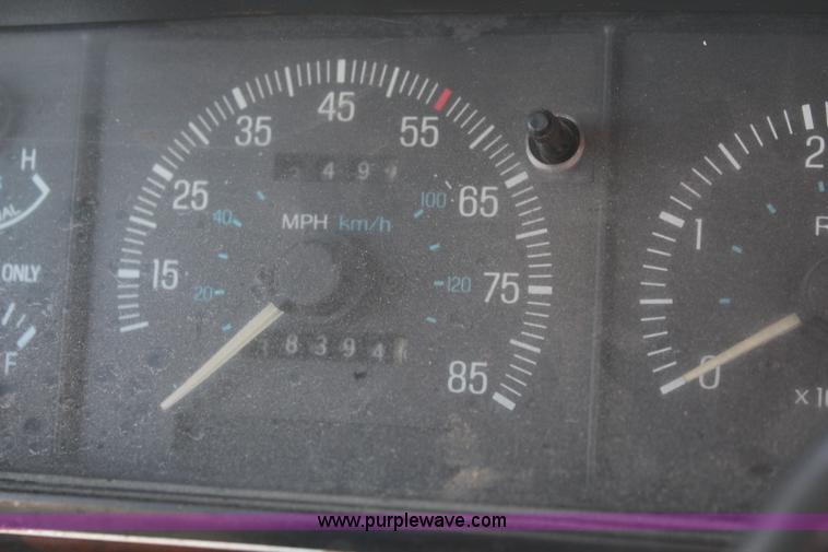 image for item I5939 1990 Ford F350 XLT tow truck