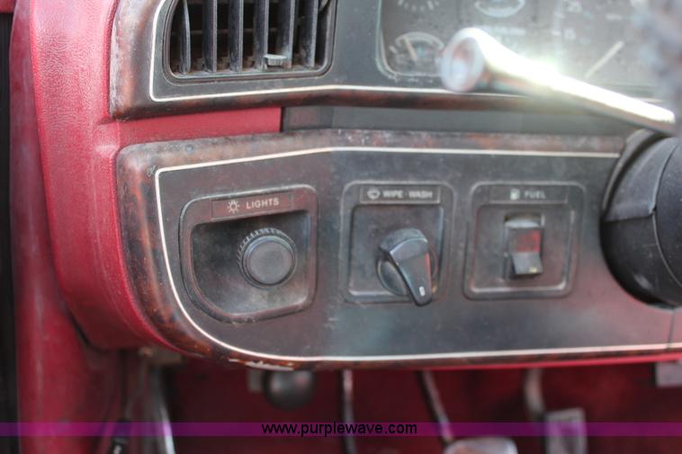 image for item I5939 1990 Ford F350 XLT tow truck