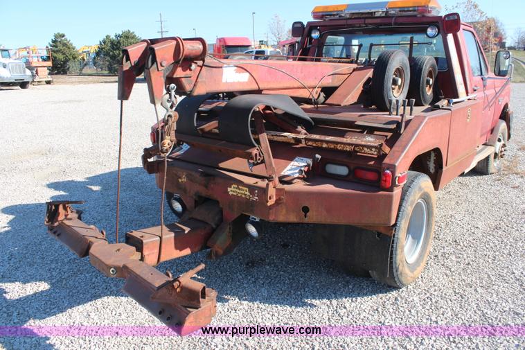 image for item I5939 1990 Ford F350 XLT tow truck