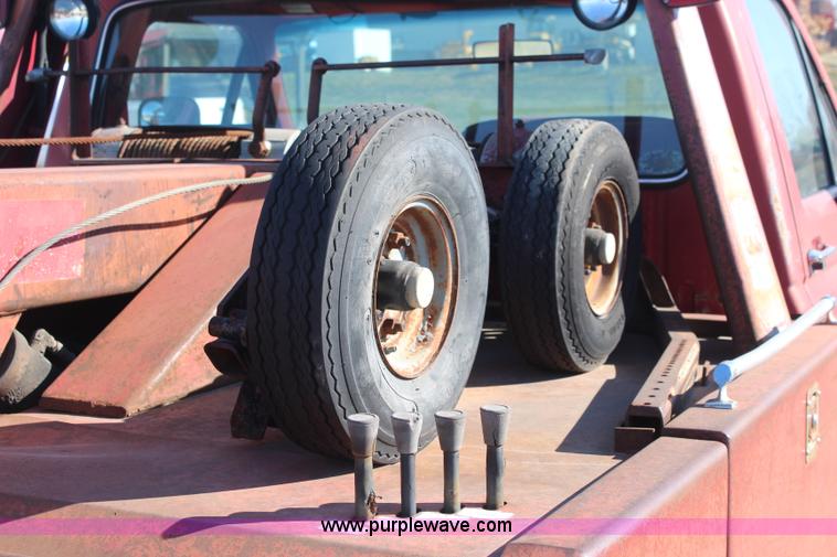 image for item I5939 1990 Ford F350 XLT tow truck