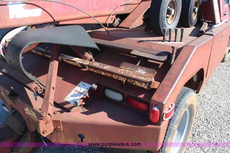 image for item I5939 1990 Ford F350 XLT tow truck