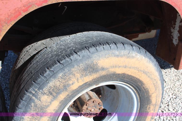 image for item I5939 1990 Ford F350 XLT tow truck