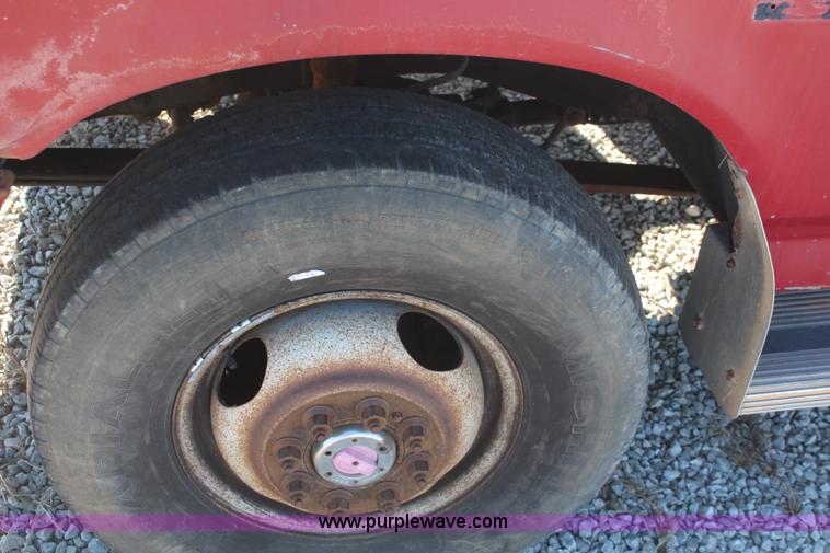 image for item I5939 1990 Ford F350 XLT tow truck