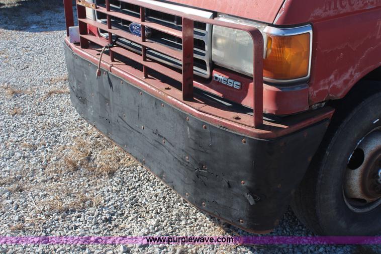 image for item I5939 1990 Ford F350 XLT tow truck