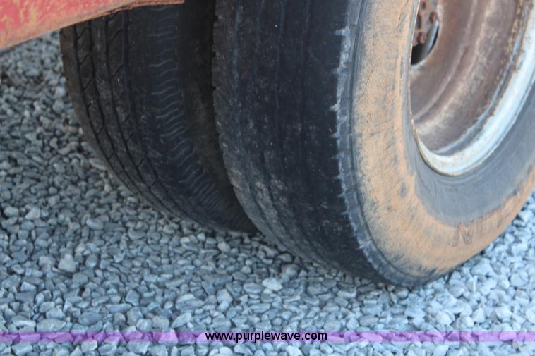 image for item I5939 1990 Ford F350 XLT tow truck