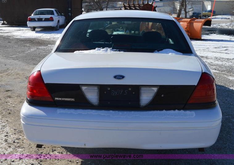 image for item I6882 2001 Ford Crown Victoria Police Interceptor