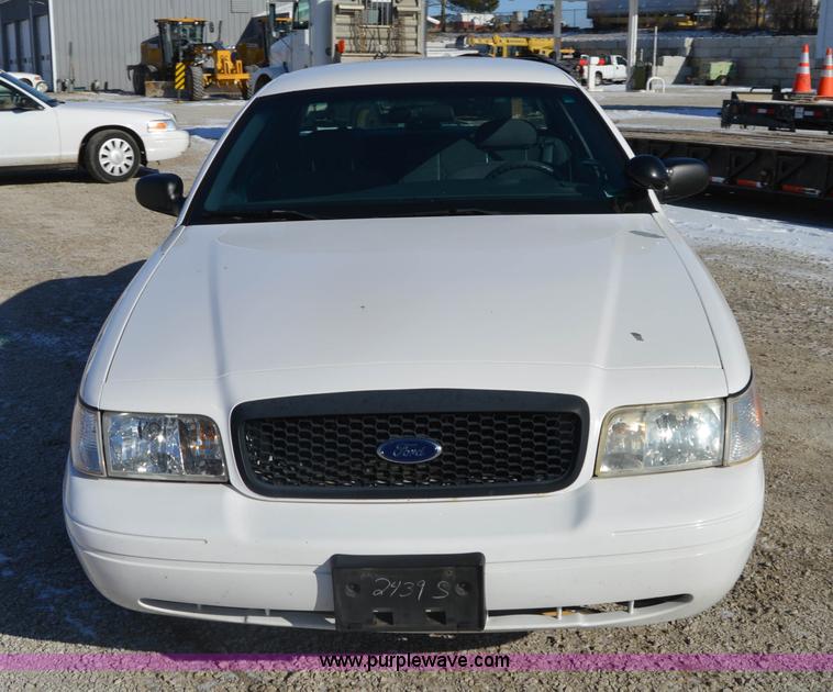 image for item I6882 2001 Ford Crown Victoria Police Interceptor