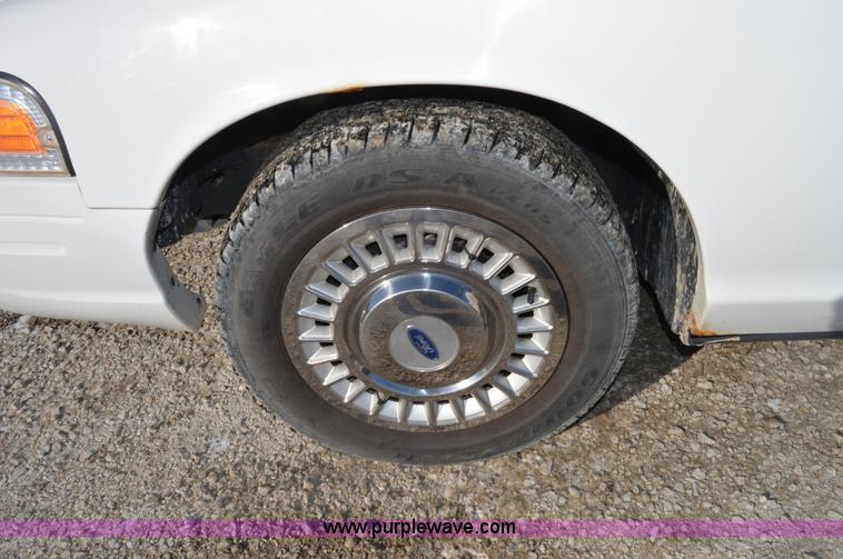 image for item I6882 2001 Ford Crown Victoria Police Interceptor