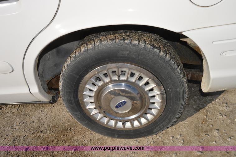 image for item I6882 2001 Ford Crown Victoria Police Interceptor