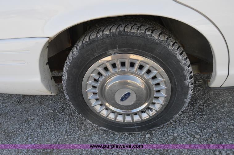 image for item I6882 2001 Ford Crown Victoria Police Interceptor