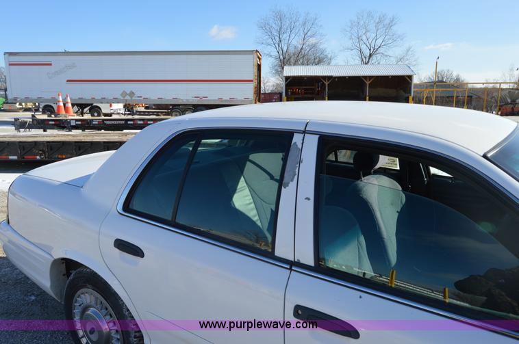image for item I6882 2001 Ford Crown Victoria Police Interceptor