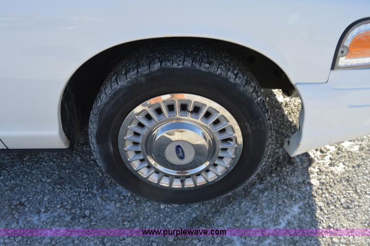 image for item I6882 2001 Ford Crown Victoria Police Interceptor