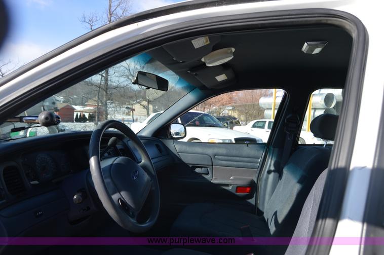 image for item I6882 2001 Ford Crown Victoria Police Interceptor