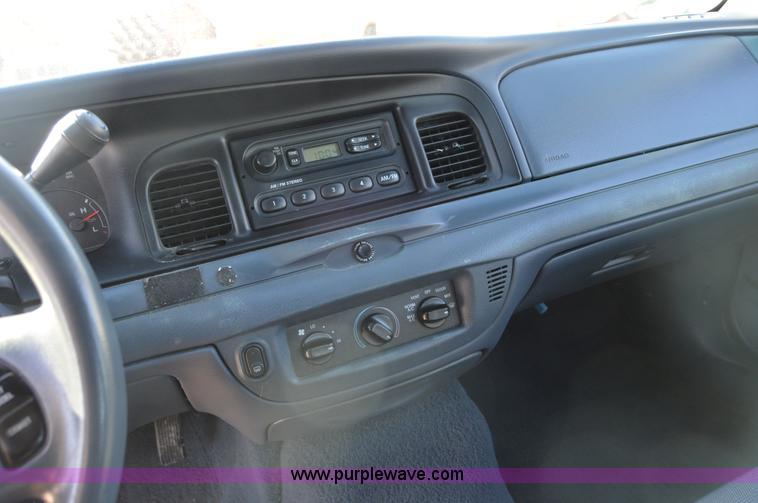 image for item I6882 2001 Ford Crown Victoria Police Interceptor