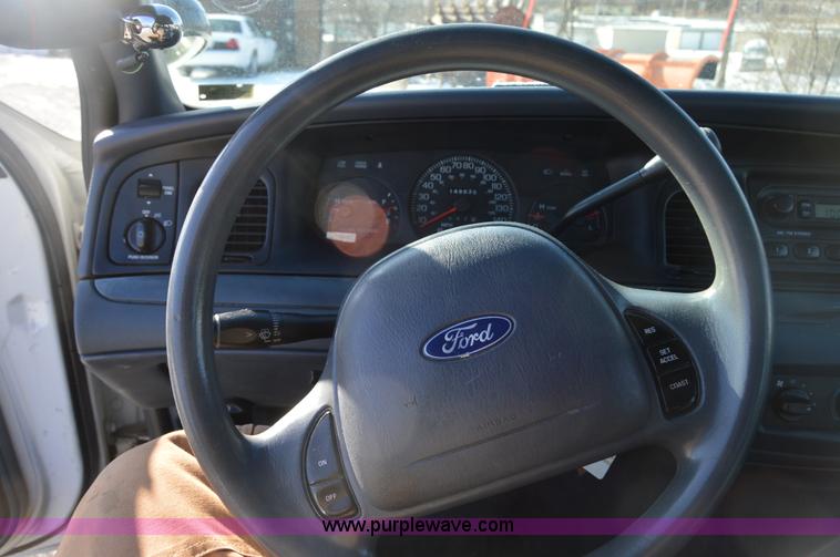 image for item I6882 2001 Ford Crown Victoria Police Interceptor