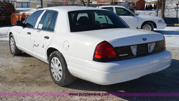 image for item I6883 2007 Ford Crown Victoria Police Interceptor