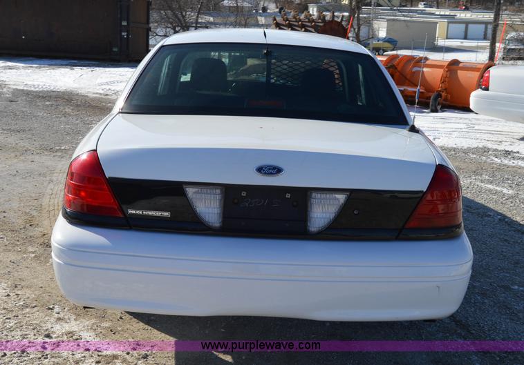 image for item I6883 2007 Ford Crown Victoria Police Interceptor
