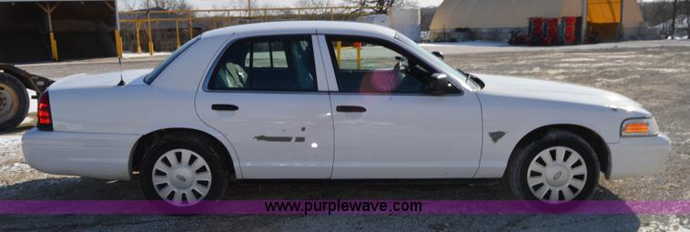 image for item I6883 2007 Ford Crown Victoria Police Interceptor