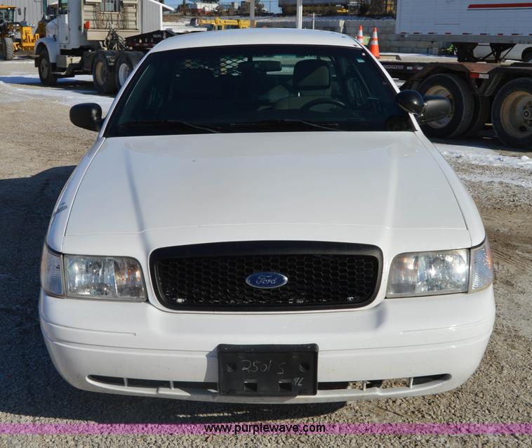 image for item I6883 2007 Ford Crown Victoria Police Interceptor