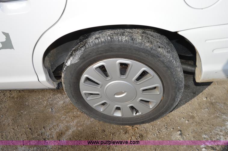 image for item I6883 2007 Ford Crown Victoria Police Interceptor