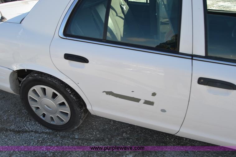 image for item I6883 2007 Ford Crown Victoria Police Interceptor