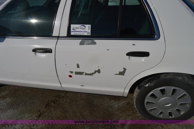 image for item I6883 2007 Ford Crown Victoria Police Interceptor