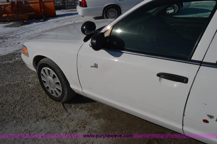 image for item I6883 2007 Ford Crown Victoria Police Interceptor