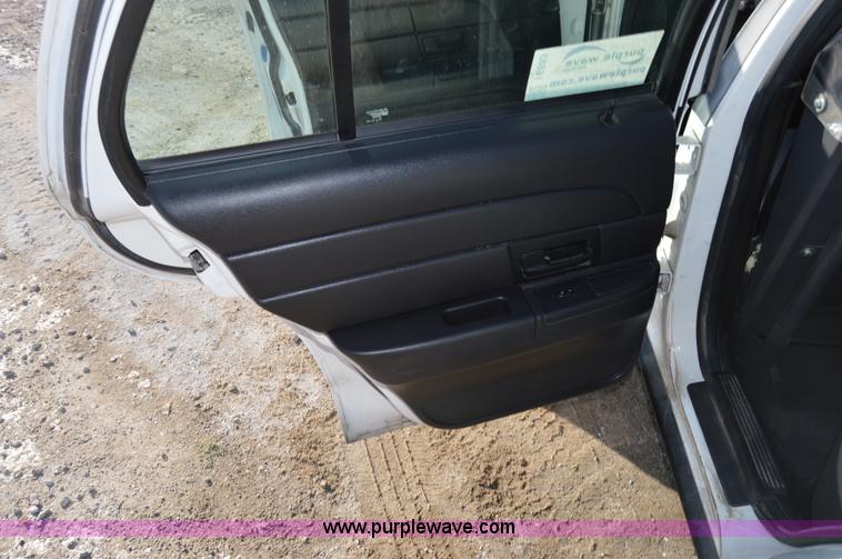 image for item I6883 2007 Ford Crown Victoria Police Interceptor