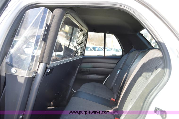 image for item I6883 2007 Ford Crown Victoria Police Interceptor