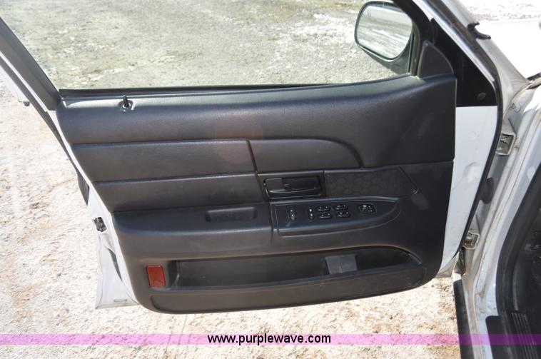 image for item I6883 2007 Ford Crown Victoria Police Interceptor