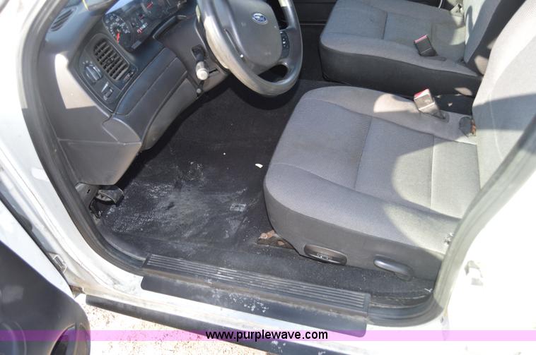 image for item I6883 2007 Ford Crown Victoria Police Interceptor