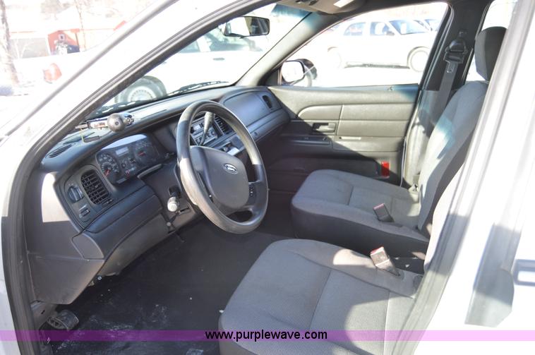 image for item I6883 2007 Ford Crown Victoria Police Interceptor