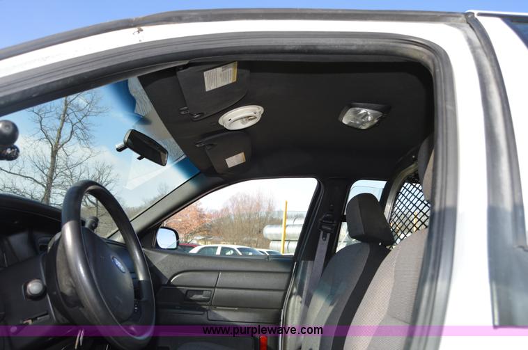 image for item I6883 2007 Ford Crown Victoria Police Interceptor