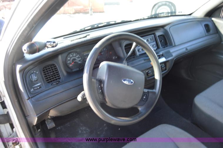 image for item I6883 2007 Ford Crown Victoria Police Interceptor