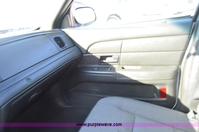 image for item I6883 2007 Ford Crown Victoria Police Interceptor