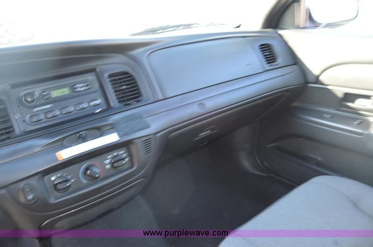 image for item I6883 2007 Ford Crown Victoria Police Interceptor
