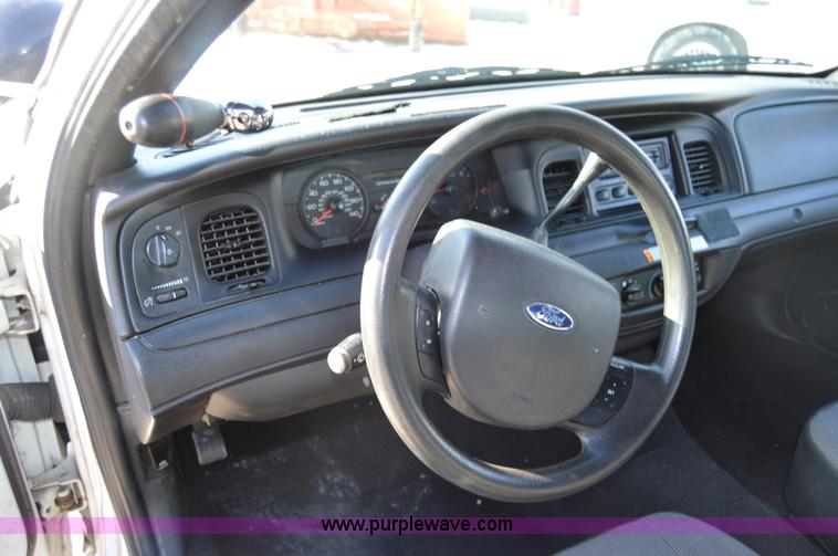 image for item I6883 2007 Ford Crown Victoria Police Interceptor