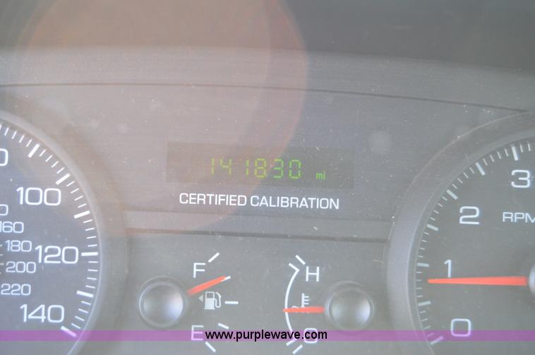 image for item I6883 2007 Ford Crown Victoria Police Interceptor